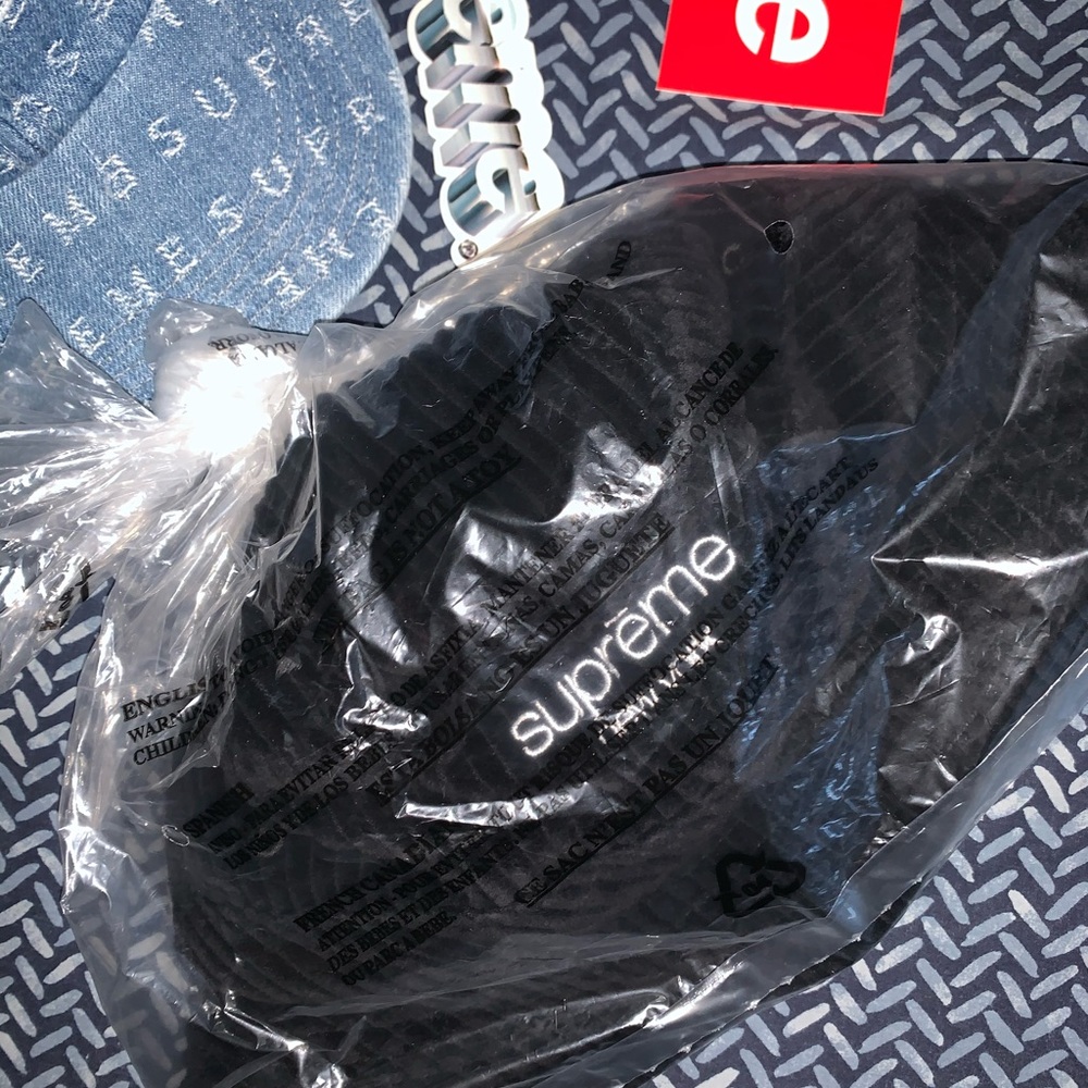 Supreme wale bucket Hat